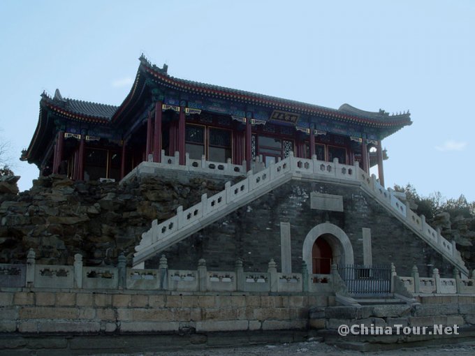 Hanxu Hall (Hall of Embracing the Universe):