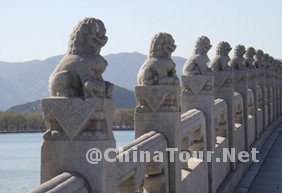 The lions of the Seventeen-Arch Bridge