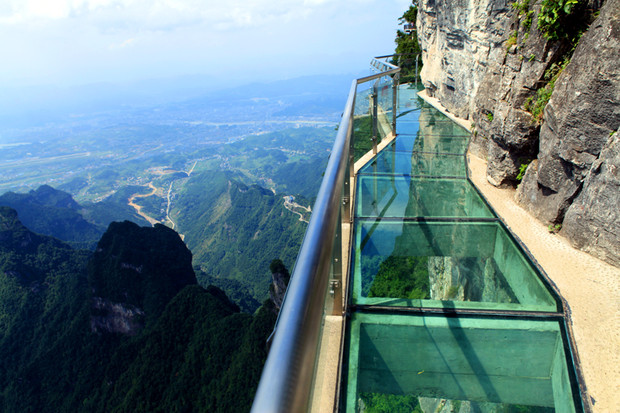 tianmenshan glass walkway