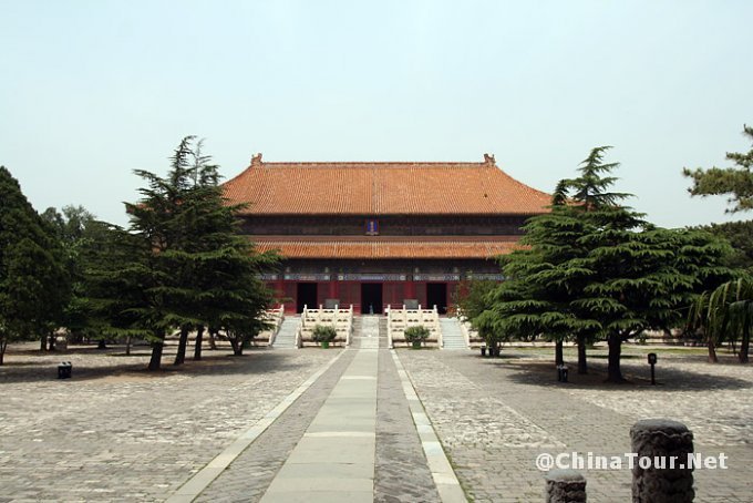 The Ling'en hall (Hall of Eminent Favor) seen from the Ling'enmen gate.