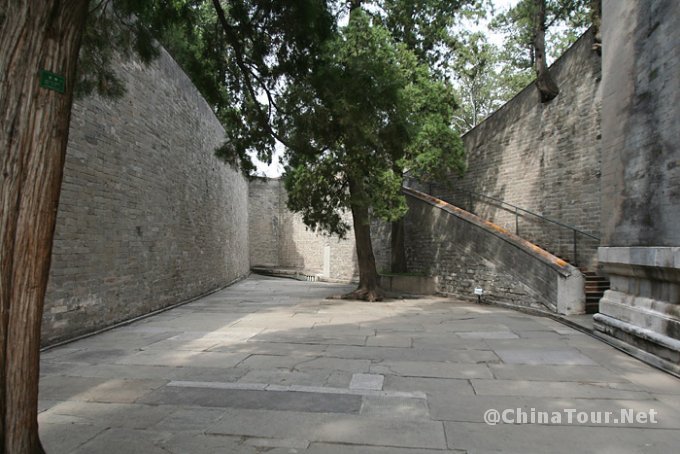 East side of the crescent shaped space between the Soul Tower and the perimeter tomb wall.